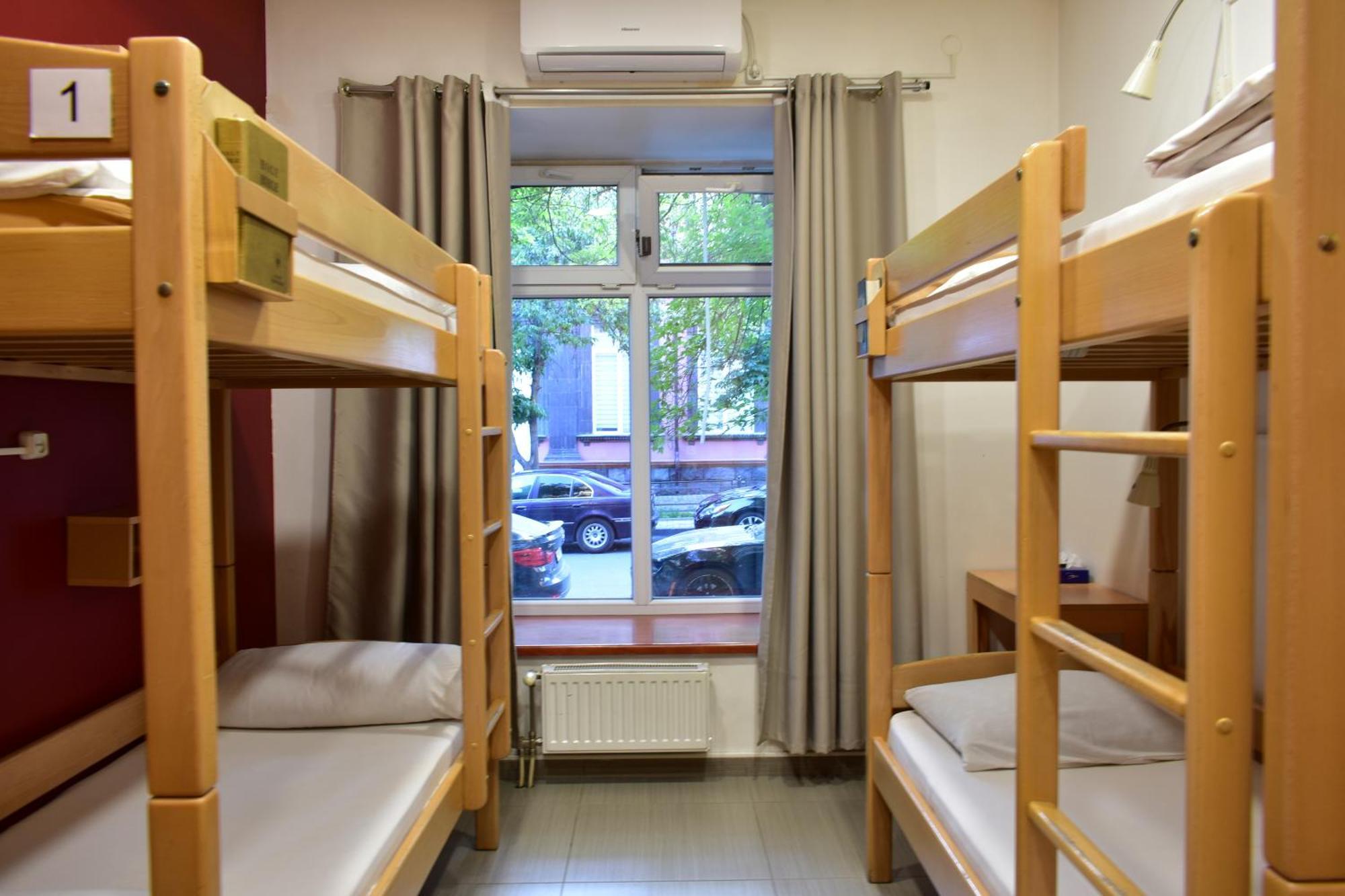 Envoy Hostel & Tours Ереван Екстериор снимка