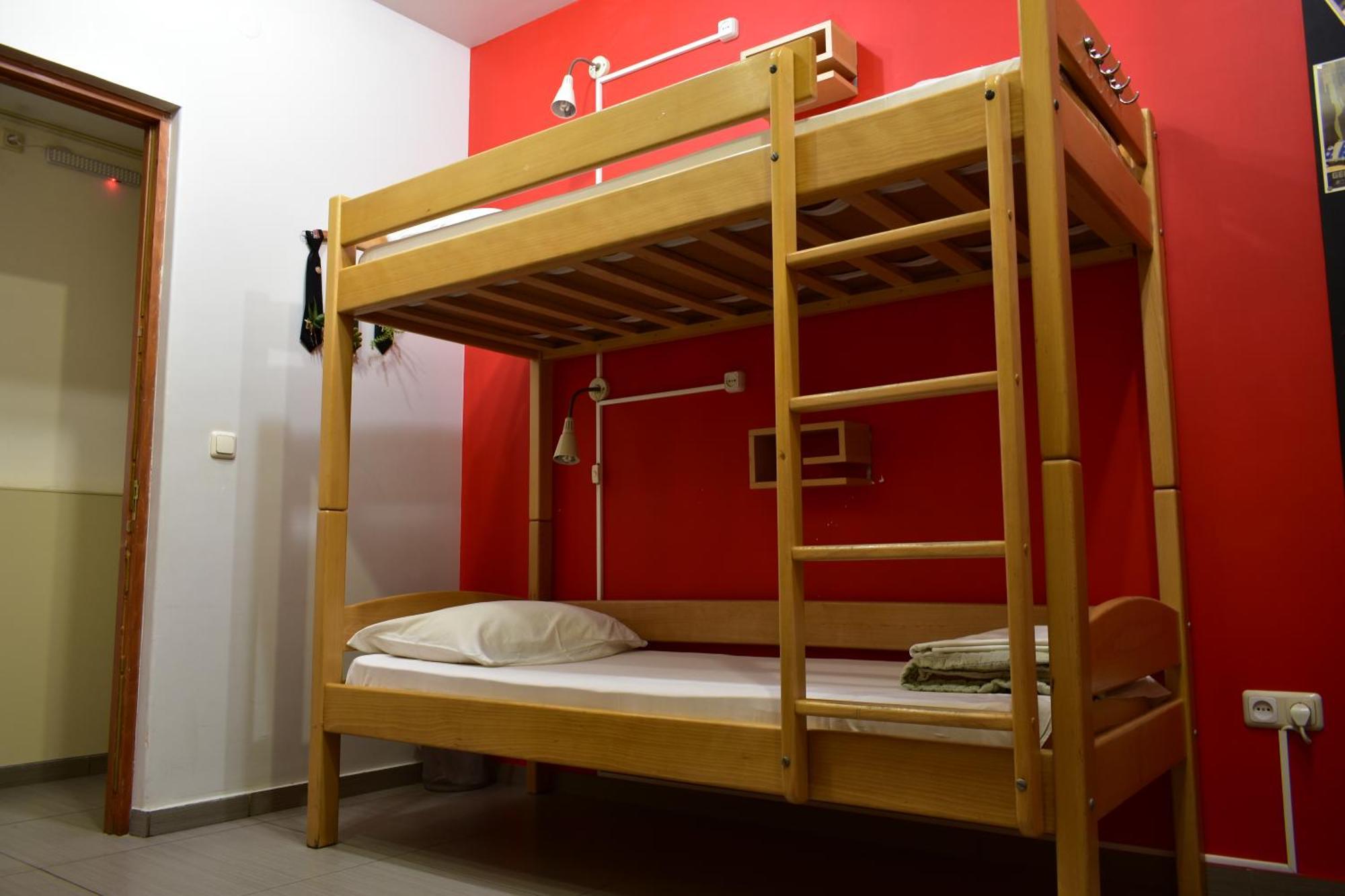 Envoy Hostel & Tours Ереван Екстериор снимка