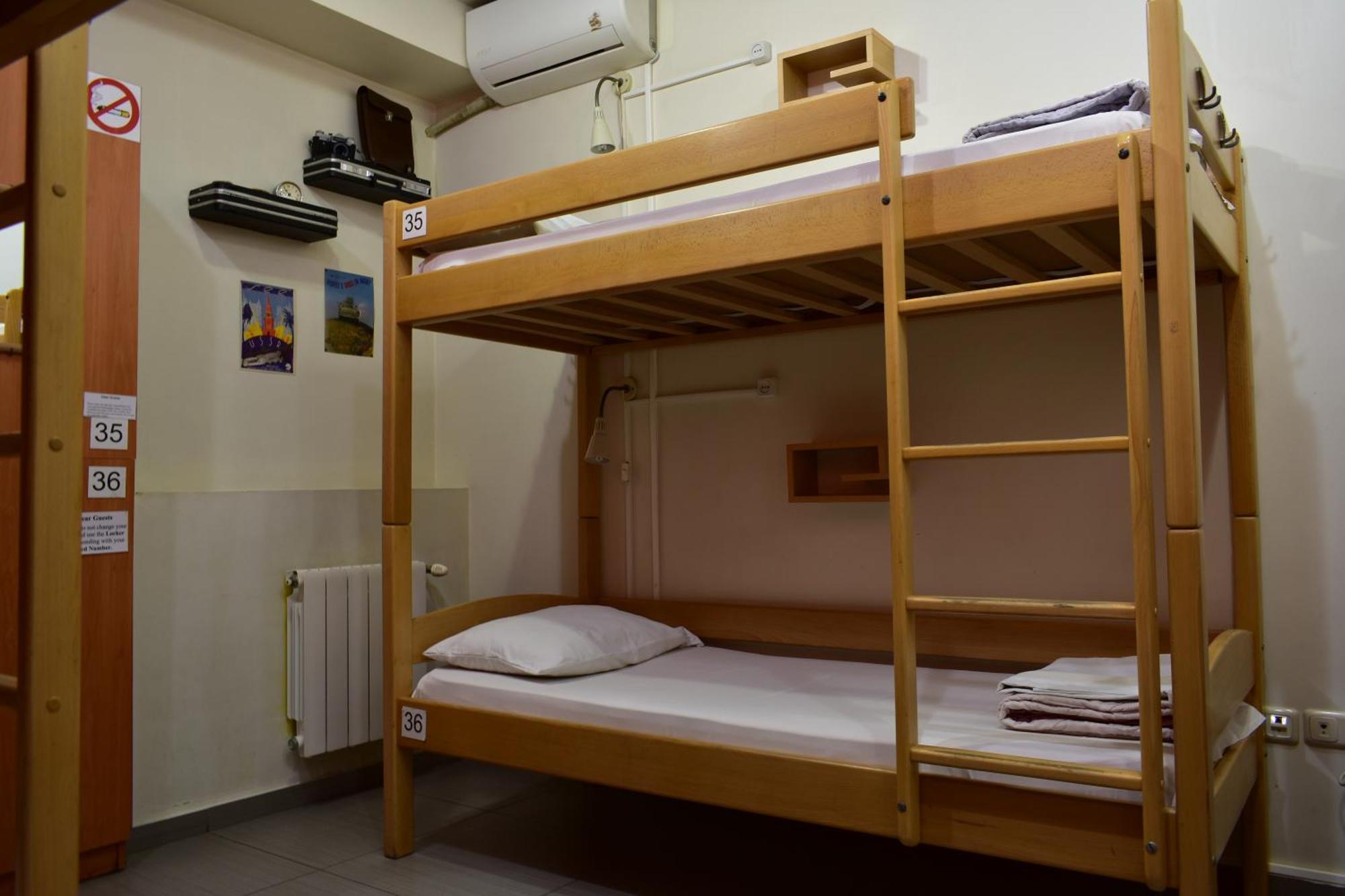 Envoy Hostel & Tours Ереван Екстериор снимка