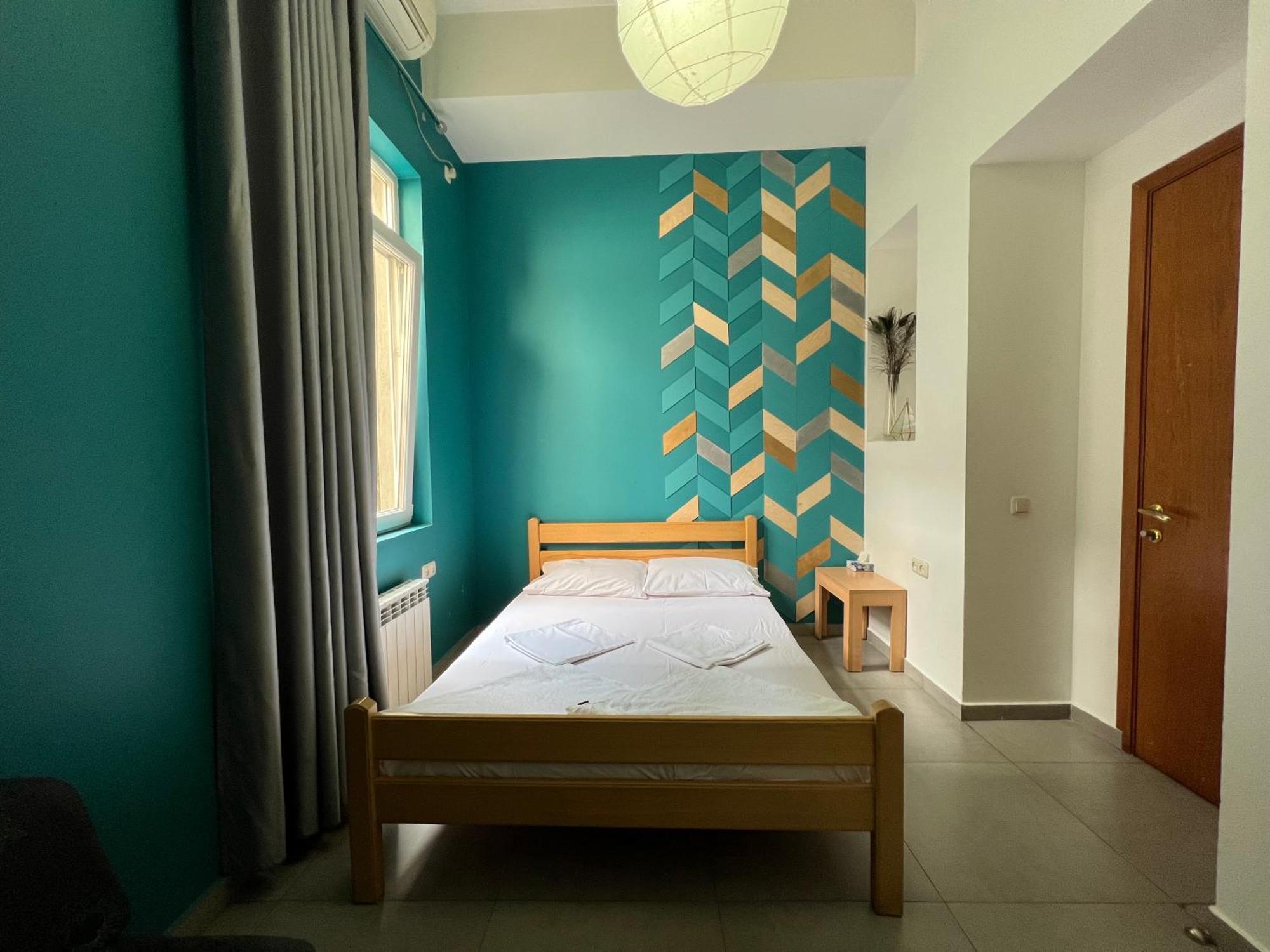 Envoy Hostel & Tours Ереван Екстериор снимка