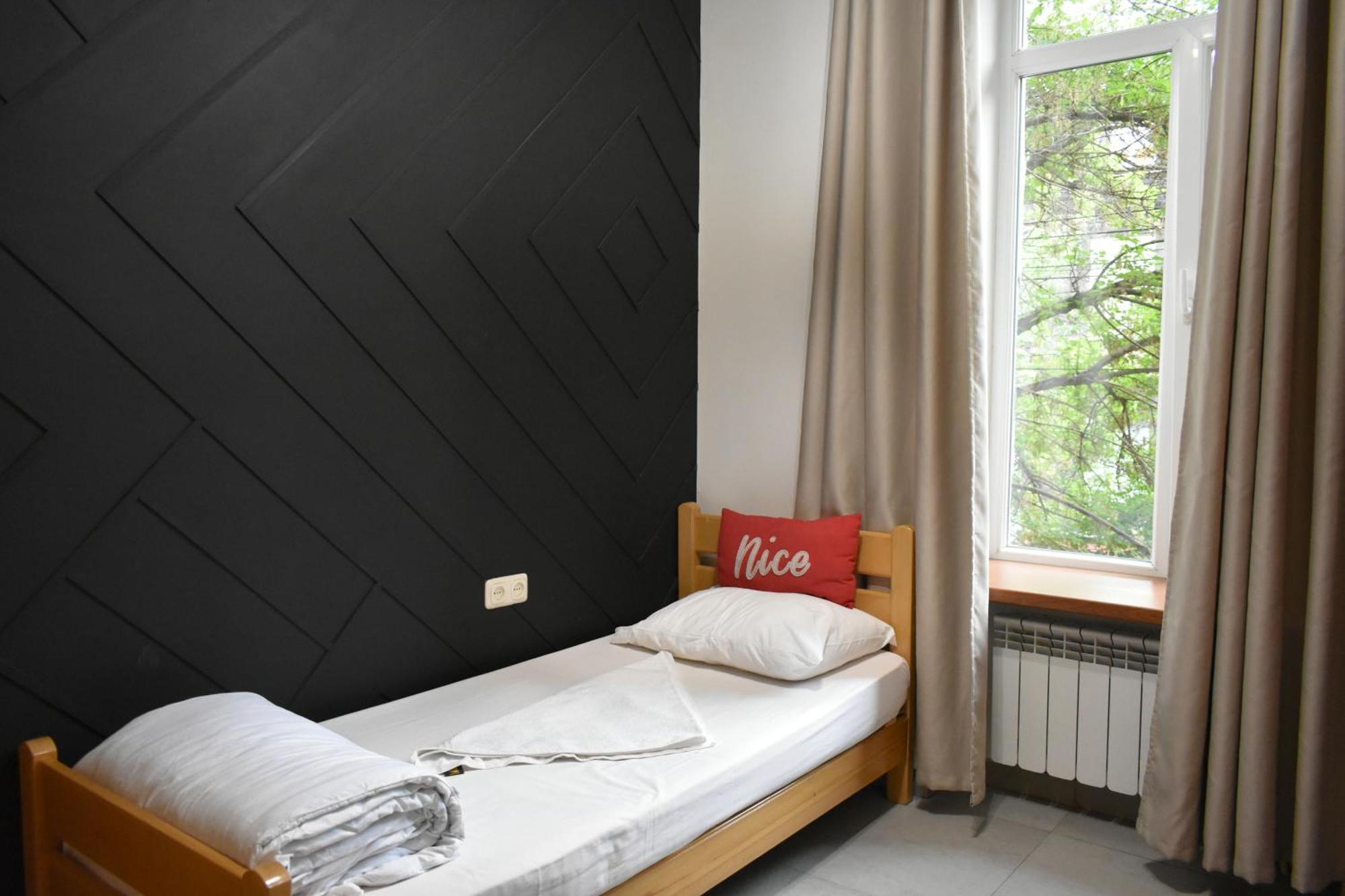 Envoy Hostel & Tours Ереван Екстериор снимка