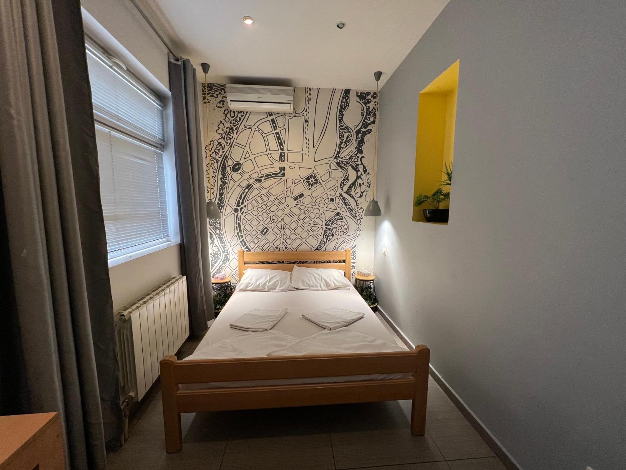 Envoy Hostel & Tours Ереван Екстериор снимка