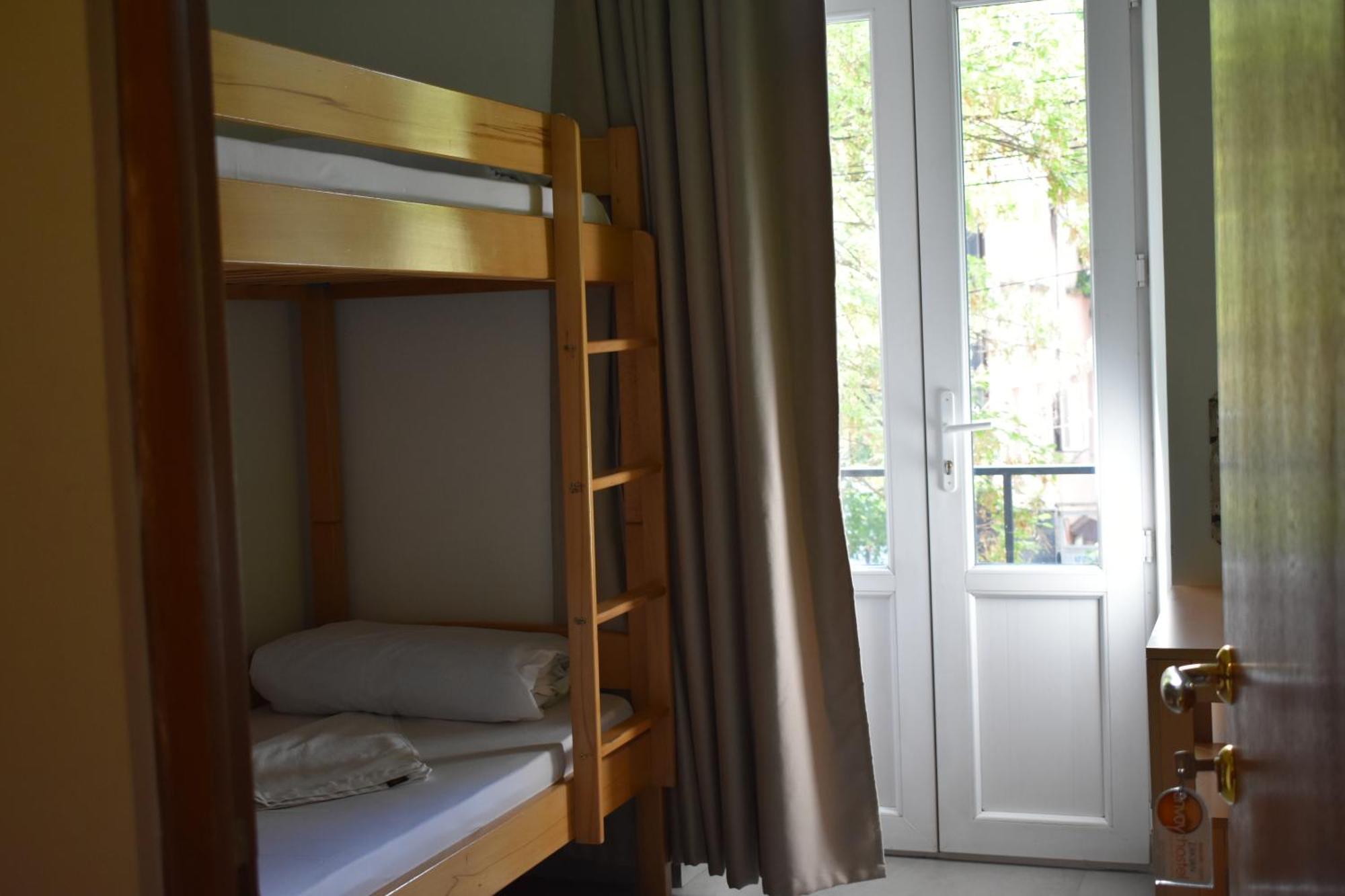 Envoy Hostel & Tours Ереван Екстериор снимка