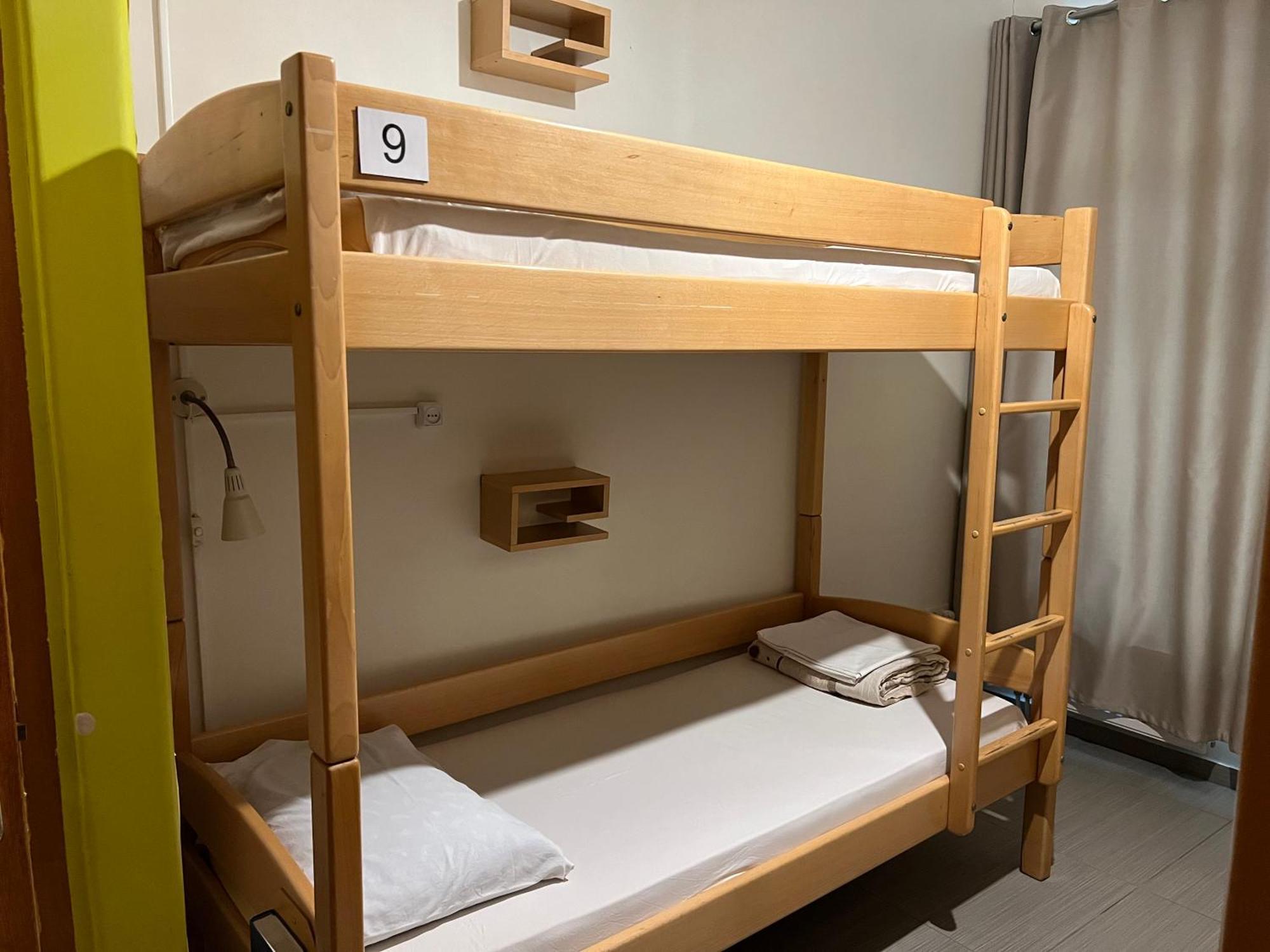 Envoy Hostel & Tours Ереван Екстериор снимка