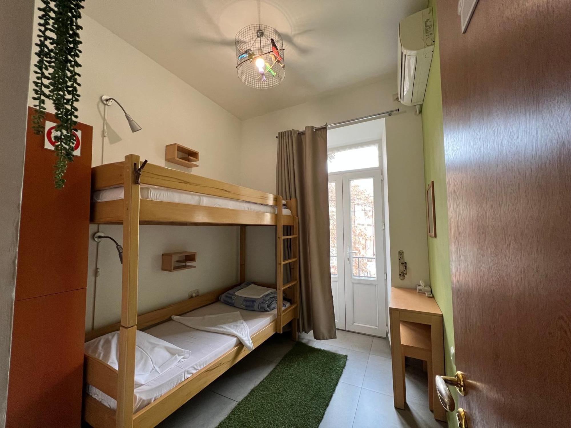 Envoy Hostel & Tours Ереван Екстериор снимка