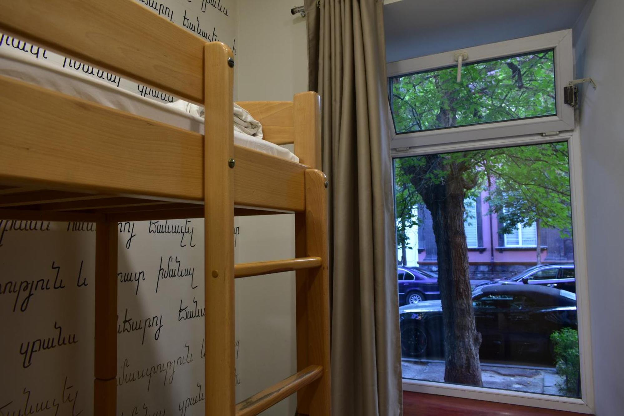 Envoy Hostel & Tours Ереван Екстериор снимка