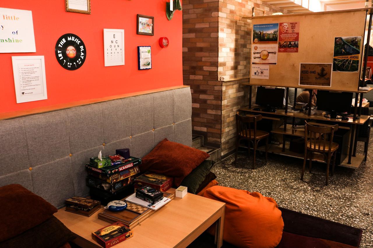 Envoy Hostel & Tours Ереван Екстериор снимка