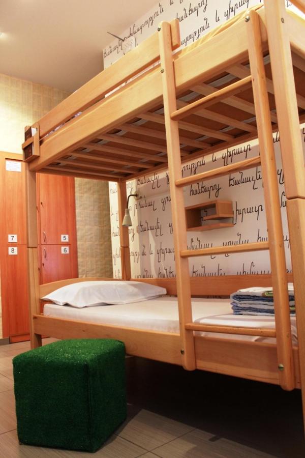 Envoy Hostel & Tours Ереван Екстериор снимка